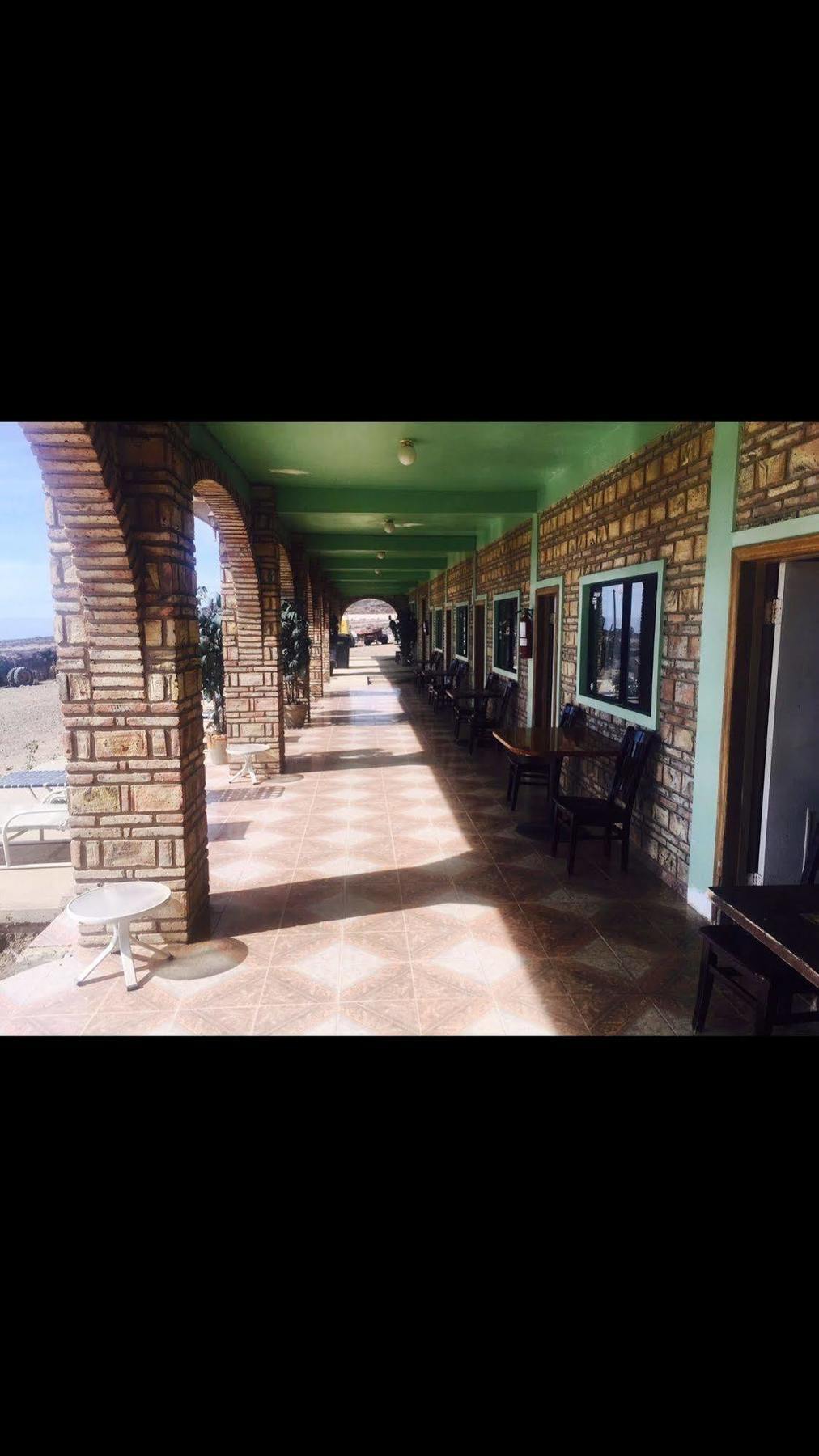 La Cueva Del Pirata Hotel Camalu Exterior photo